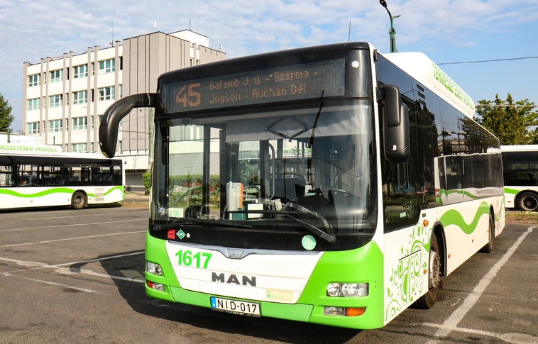 MVK 45-ös busz