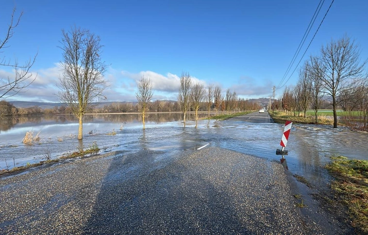Sajókaza, bekötő út árvíz miatt lezárva