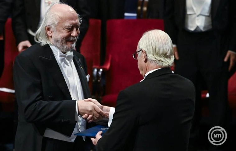 Átvette az irodalmi Nobel-díjat szerdán Stockholmban Krasznahorkai László MTI