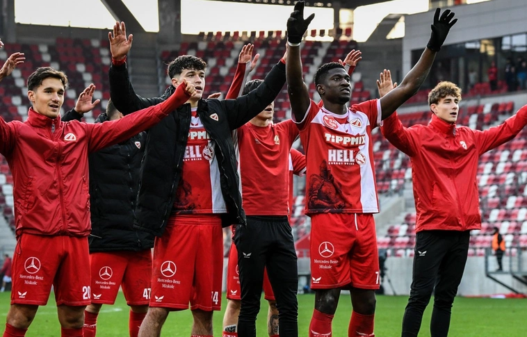 Elton Acolatse Fotó: DVTK