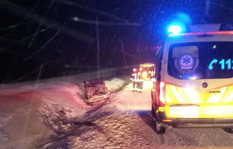 tetejére borult illusztráció katasztrófavédelem