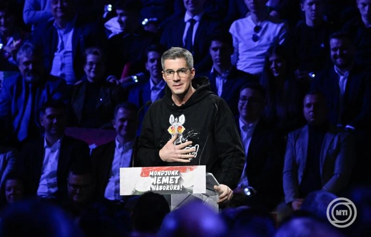 Kocsis Máté, a Fidesz frakcióvezetője beszédet mond a Digitális Polgári Körök által szervezett háborúellenes gyűlésen a miskolci DVTK Arénában 2026. január 17-én. MTI/Miniszterelnöki Kommunikációs Főosztály/Fischer Zoltán