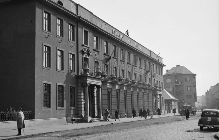 Akkor és most  Hősök tere