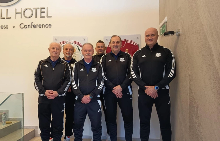 A vármegyei ellenőrök egy csoportja Telkiben. Fotó: magánarchívum