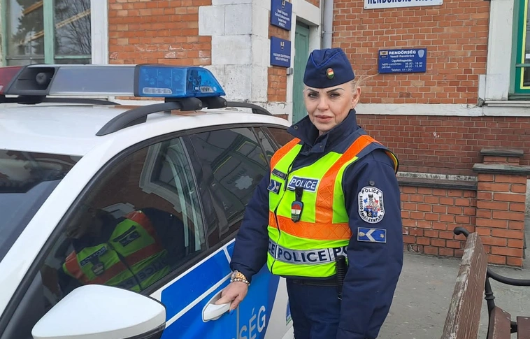 Lángok közül mentette ki az idős nőt a miskolci rendőrnő