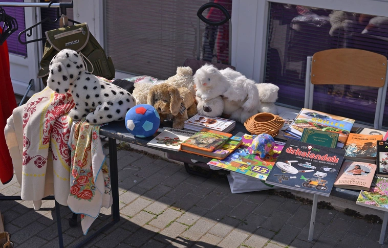 garázsvásár Vörösmarty lakótelep Fotó: Osztie Tibor