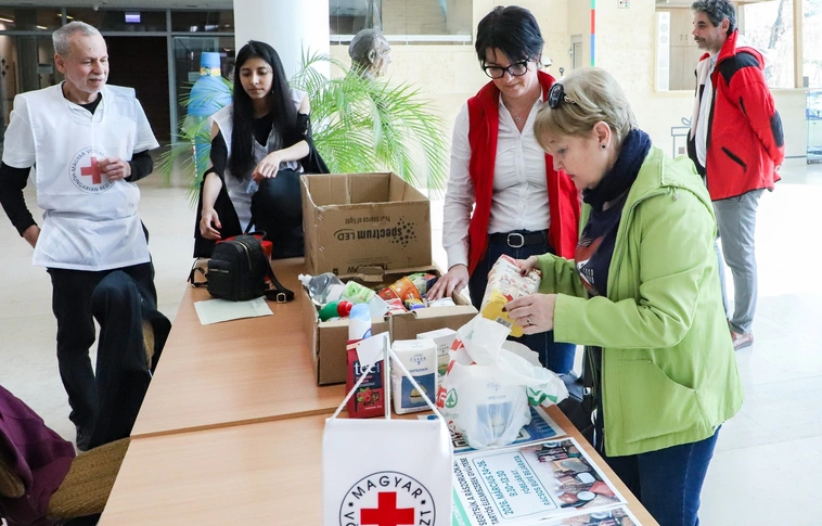 Tartós-élelmiszergyűjtés a Miskolci Egyetemen. Fotó: Mocsári László