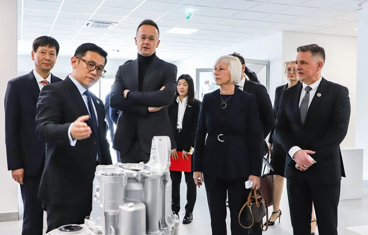 Felavatta miskolci üzemének első épületét a Halms Hungary Fotó: Mocsári László