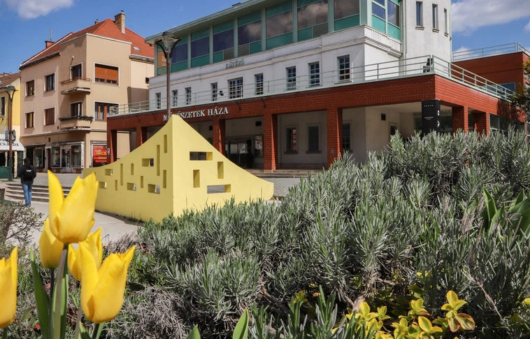 napindito művészetek háza