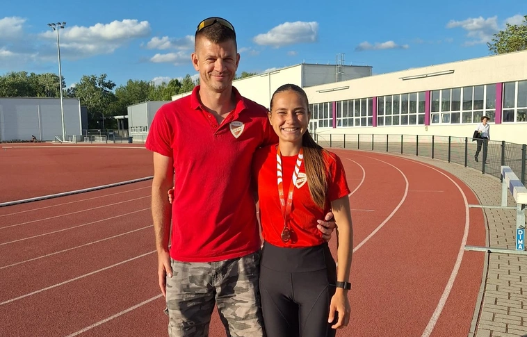 A bronzérmes Rőczei Gréta és edzője, Majkut Gergely. Fotó: magánarchívum