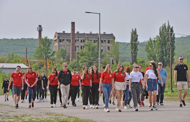 A DVTK kosárlabda szakosztályának Ültess fát! akciója