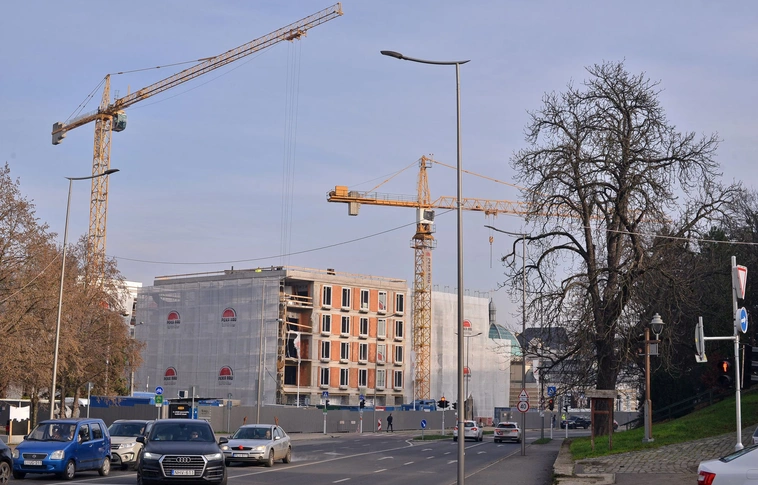 Szigetelik az Avalon társasház homlokzatát