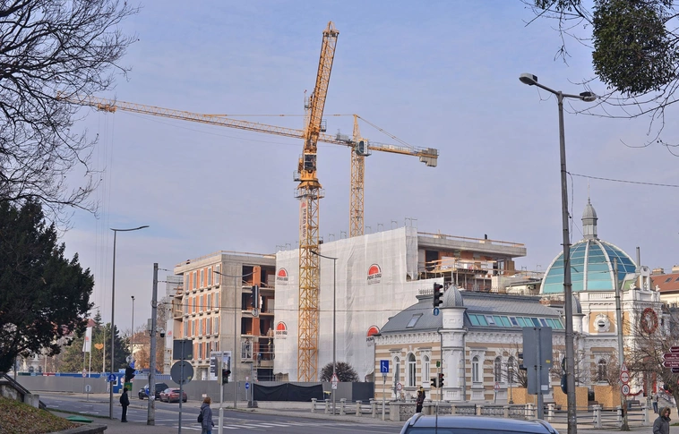 Szigetelik az Avalon társasház homlokzatát