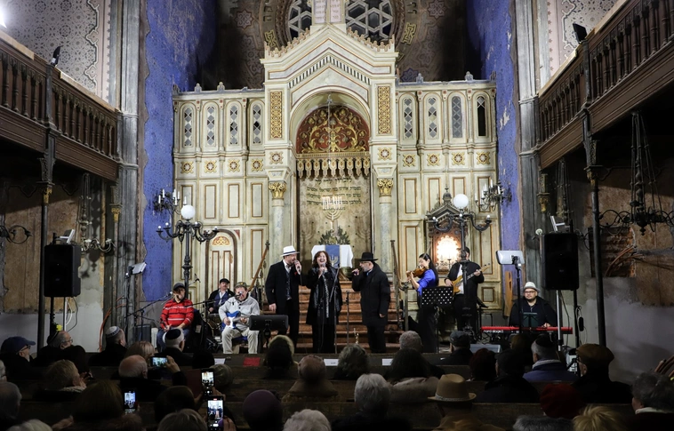 Hanukai ünnepség a Miskolci zsinagógában