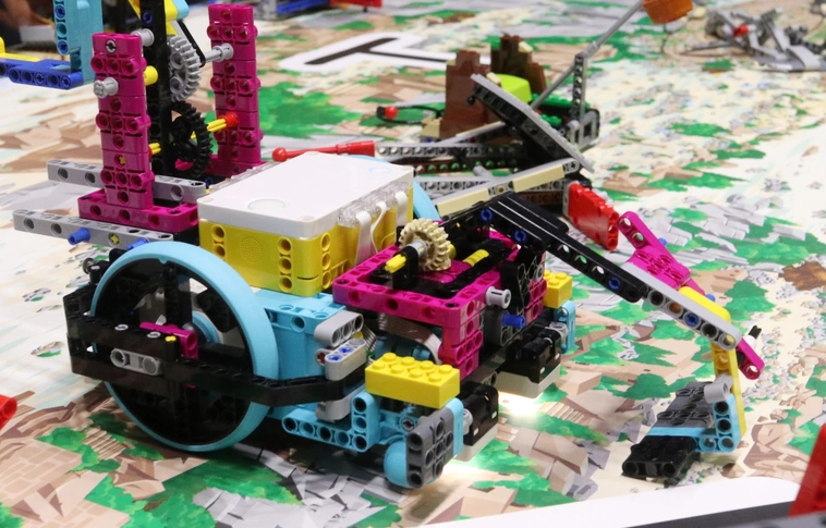 FIRST LEGO verseny és kiállítás az egyetemen