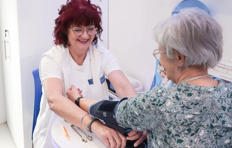 Mobildiagnosztikai szűrőbusz az Avason