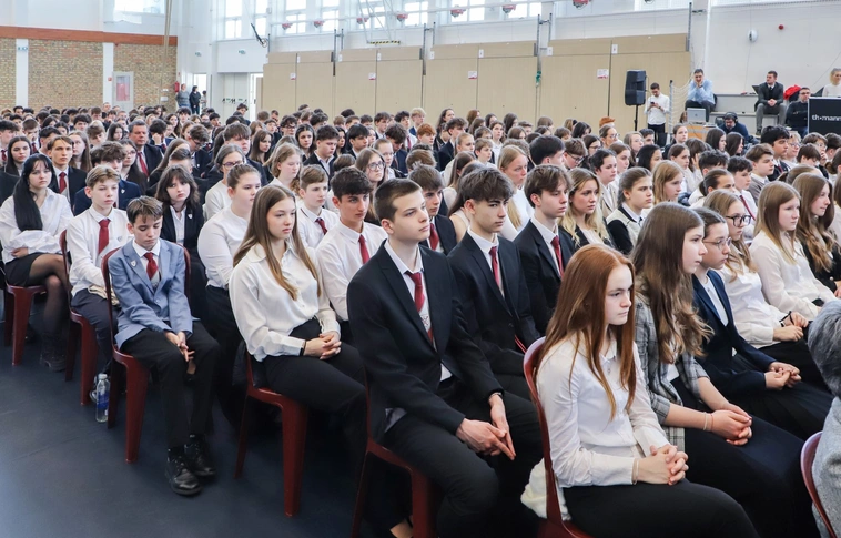 Jezsuita szentmise alapkőletétel előtt