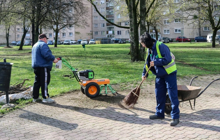 Tavaszi takarítás Diósgyőrben és a Búza térnél