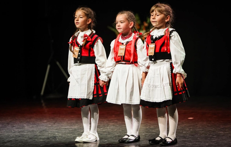 XV. „Dunán innen, Tiszán túl” Kárpát-medencei Ifjúsági Népművészeti Tehetségkutató Döntő és Gálaműsor