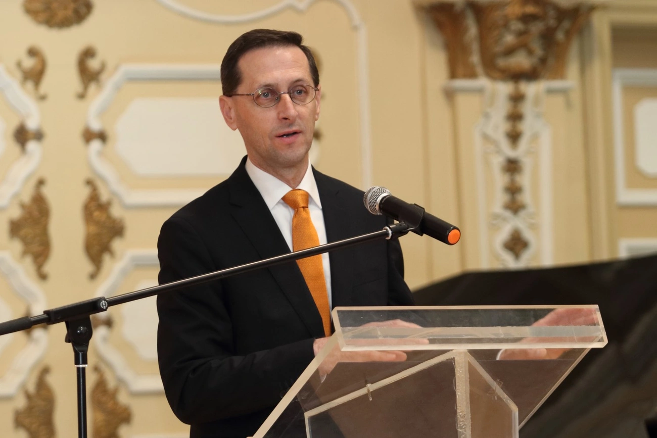 csöbör varga fórum