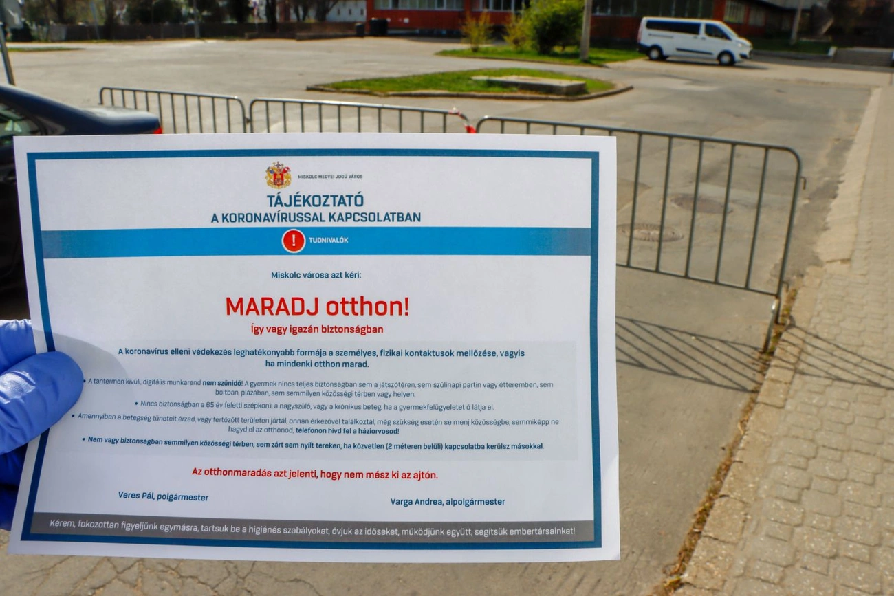 maradj-otthon-parkolok-koronavirus.jpg