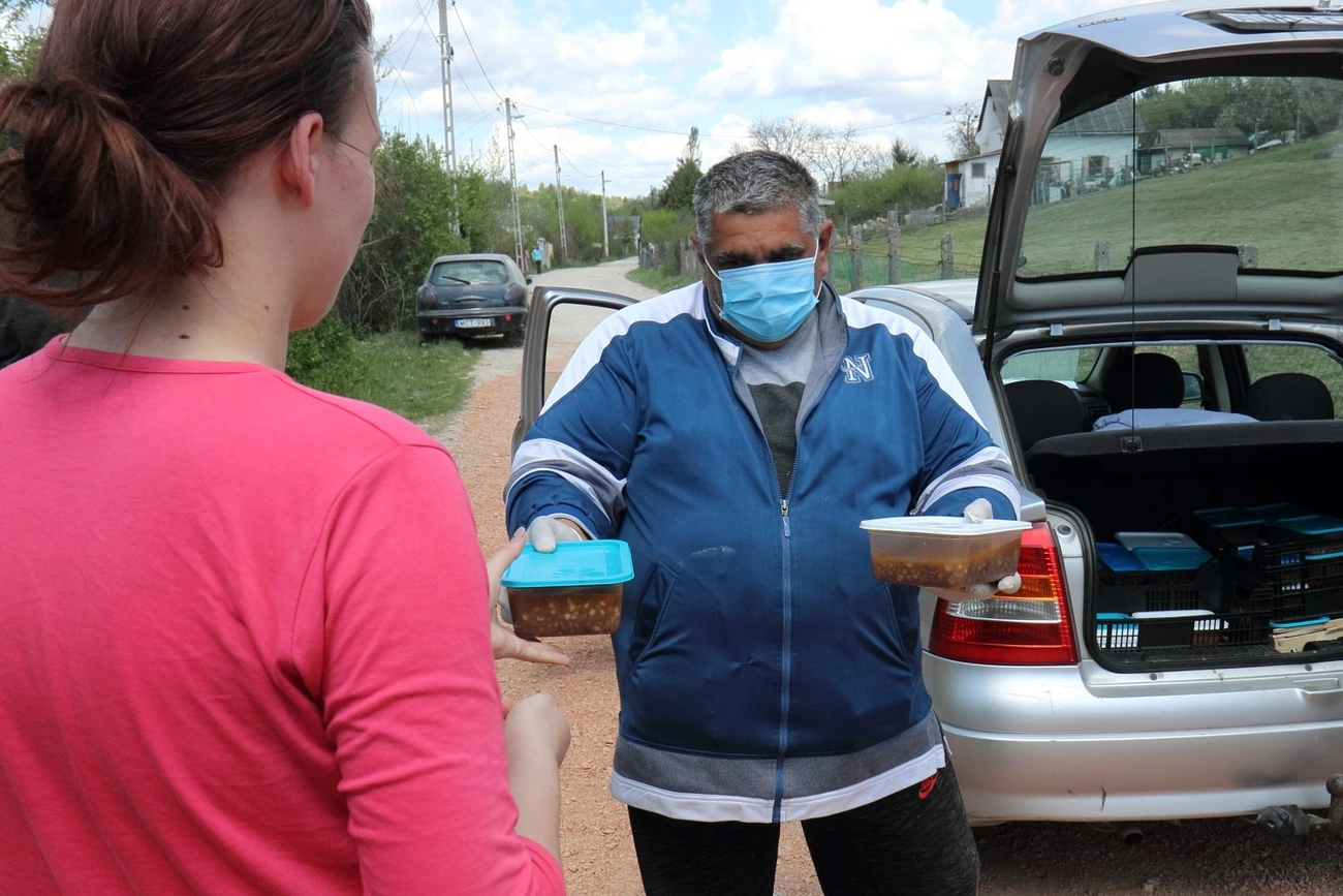 étel kihordás Lyukó