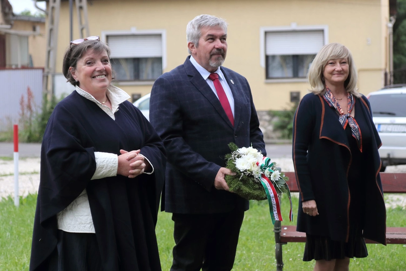 hejőcsaba, koszorúzás, hősök napja,