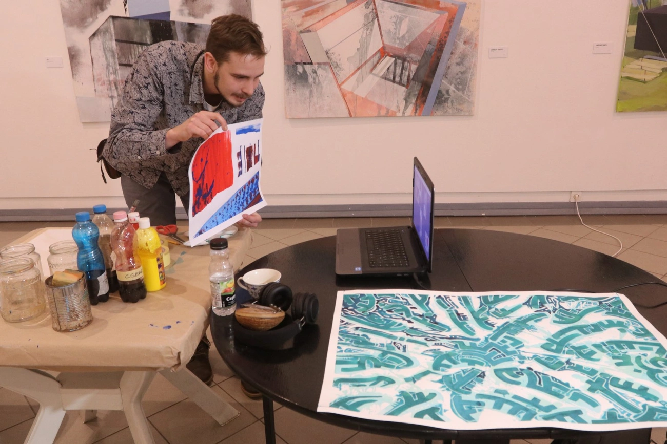 mesterkedő miskolci galéria