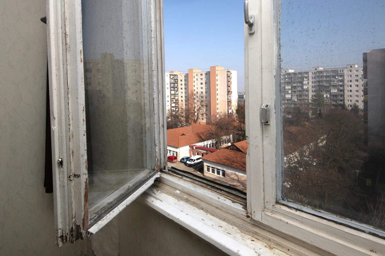 holding lakás pályázat