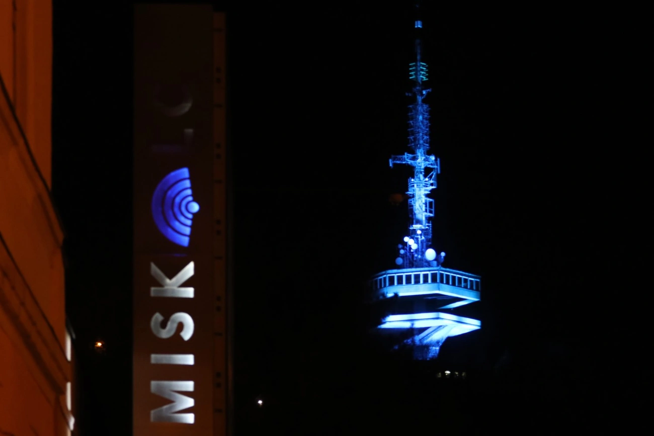 avasi kilátó, autizmus világnapja,