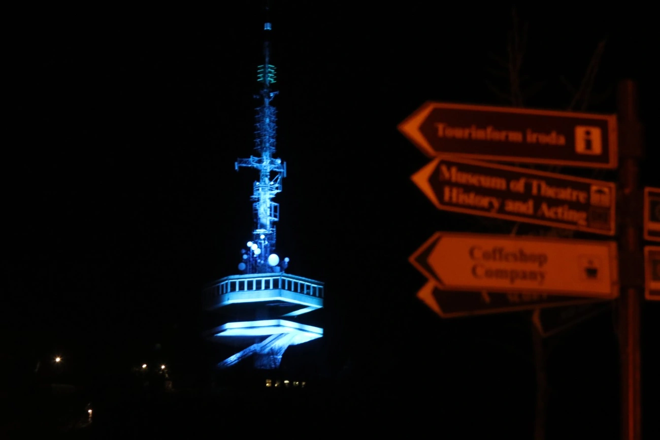 avasi kilátó, autizmus világnapja,