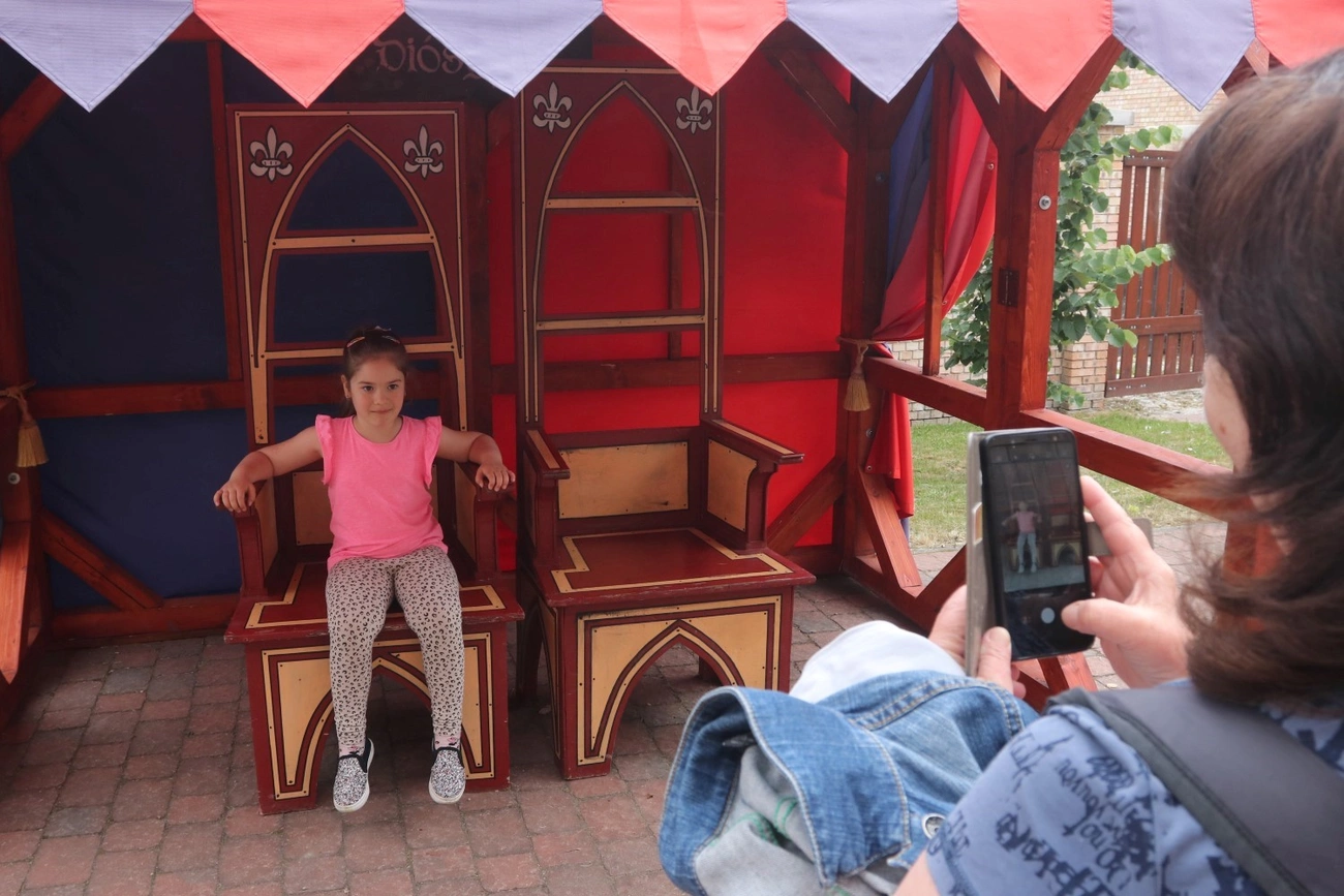 pajta játék, lovagi tornák tere,