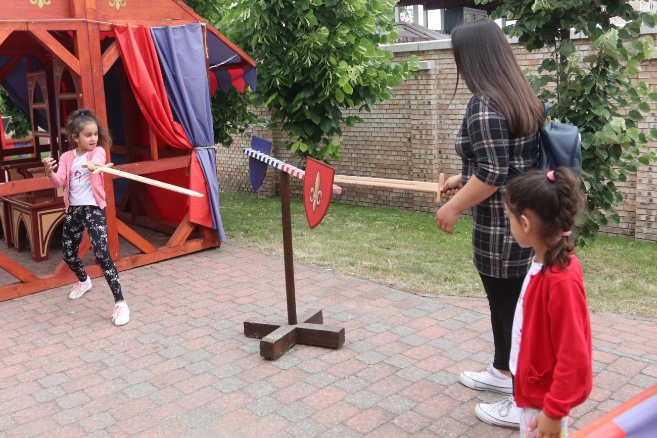 pajta játék, lovagi tornák tere,