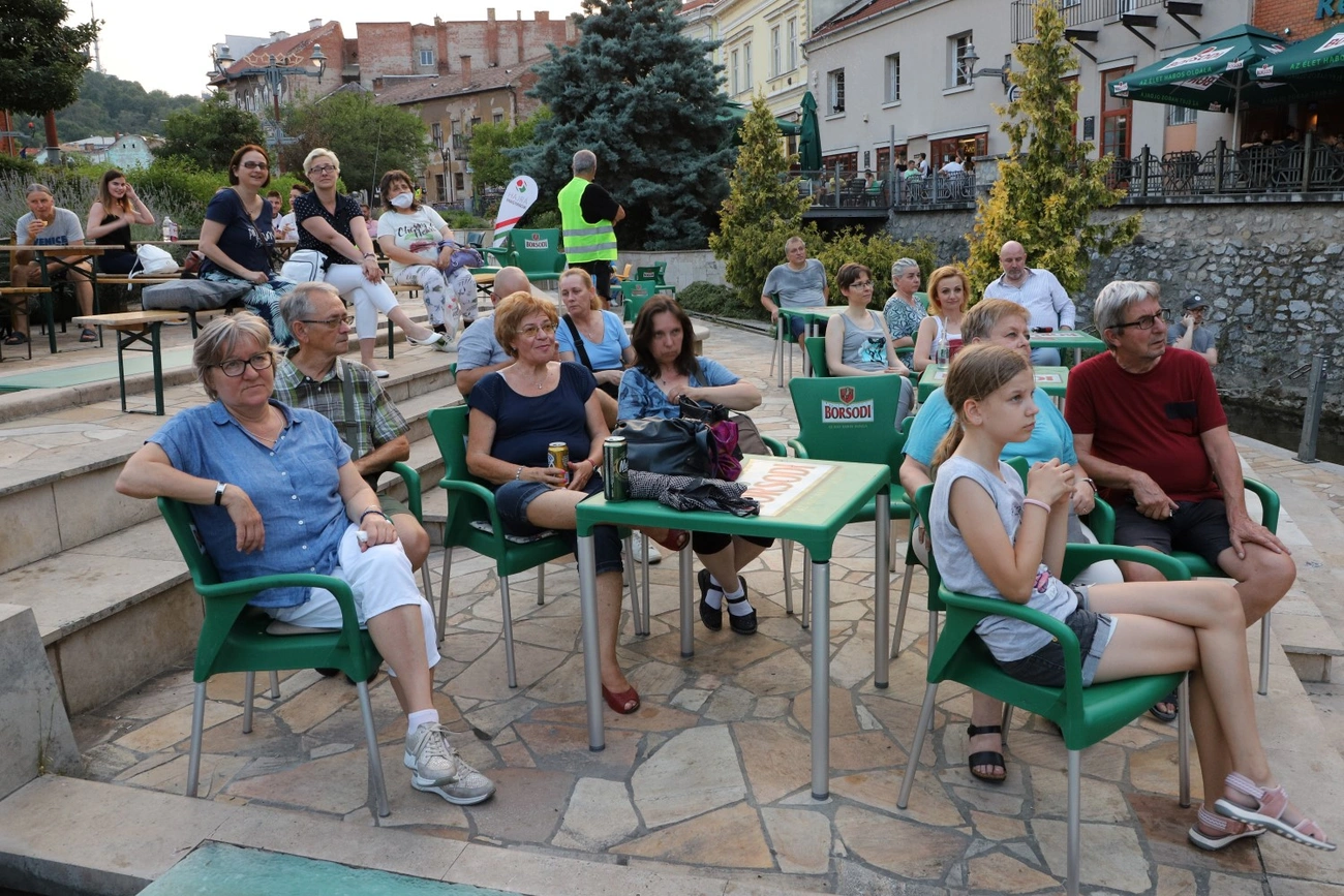 szinvaterasz karácsony gergely filmv