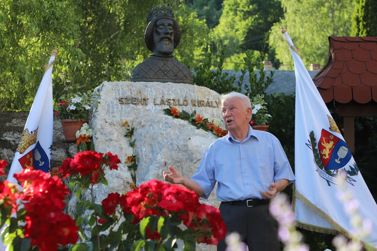 bükkszentlászló koszorúzás