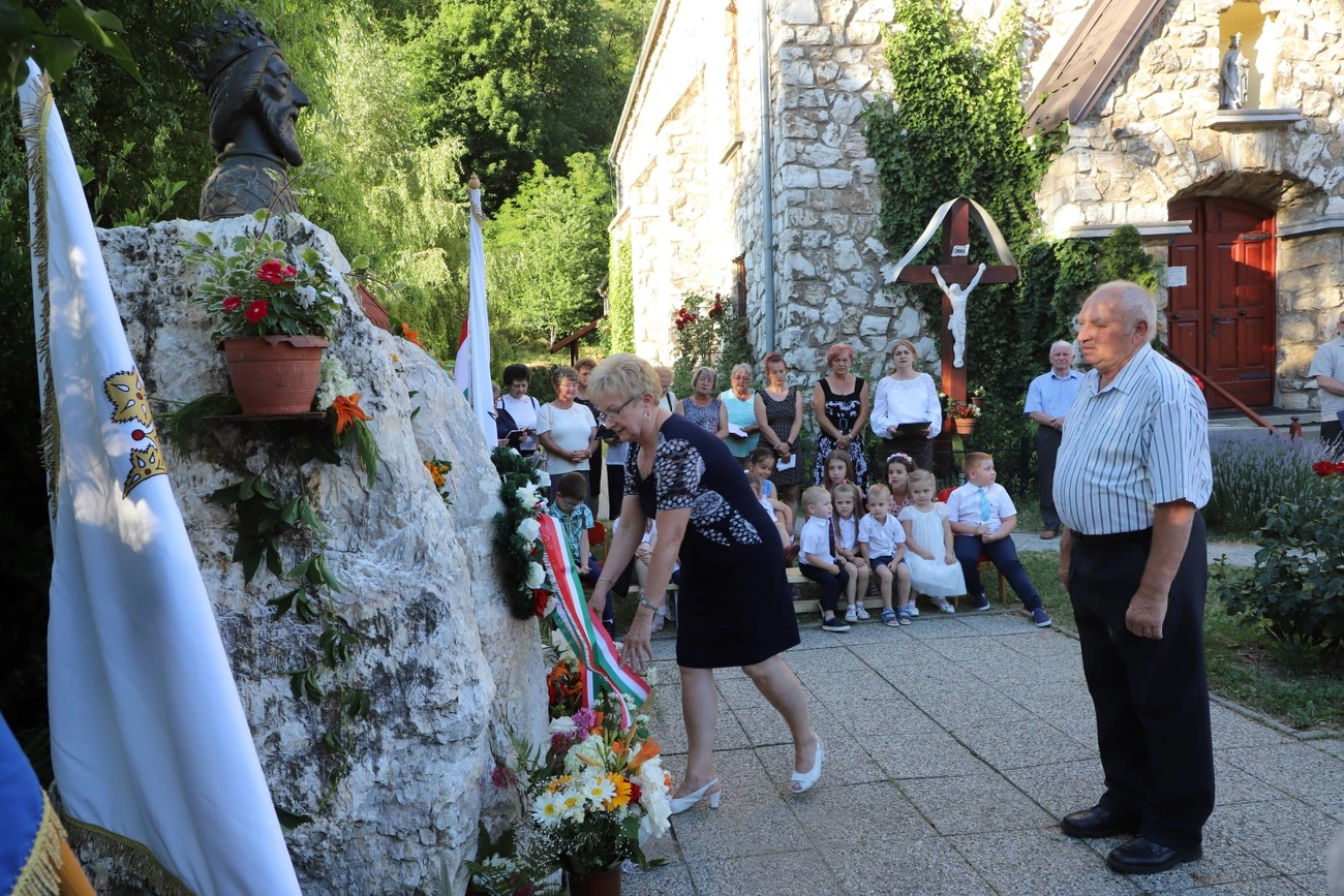 bükkszentlászló koszorúzás