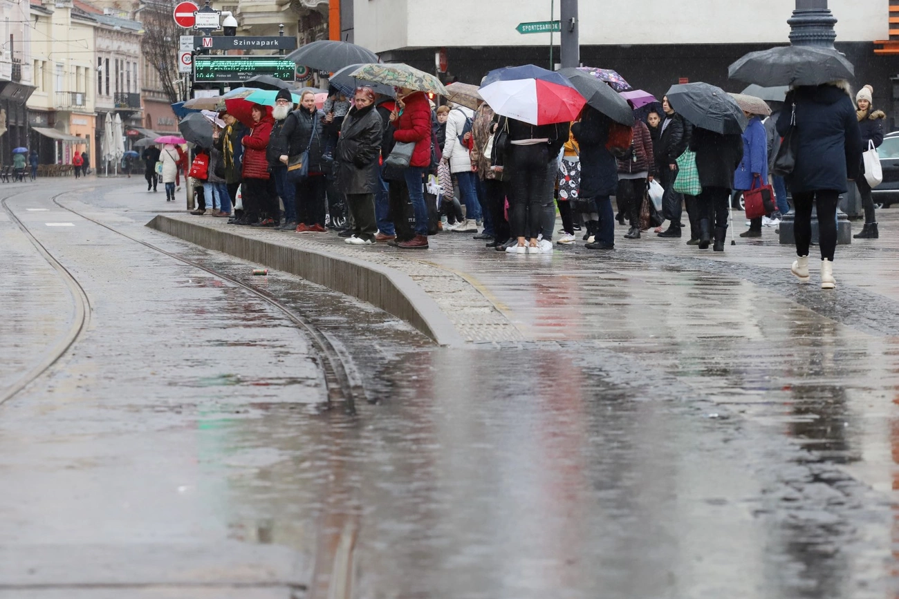 eső minap-indító villamosmegálló 