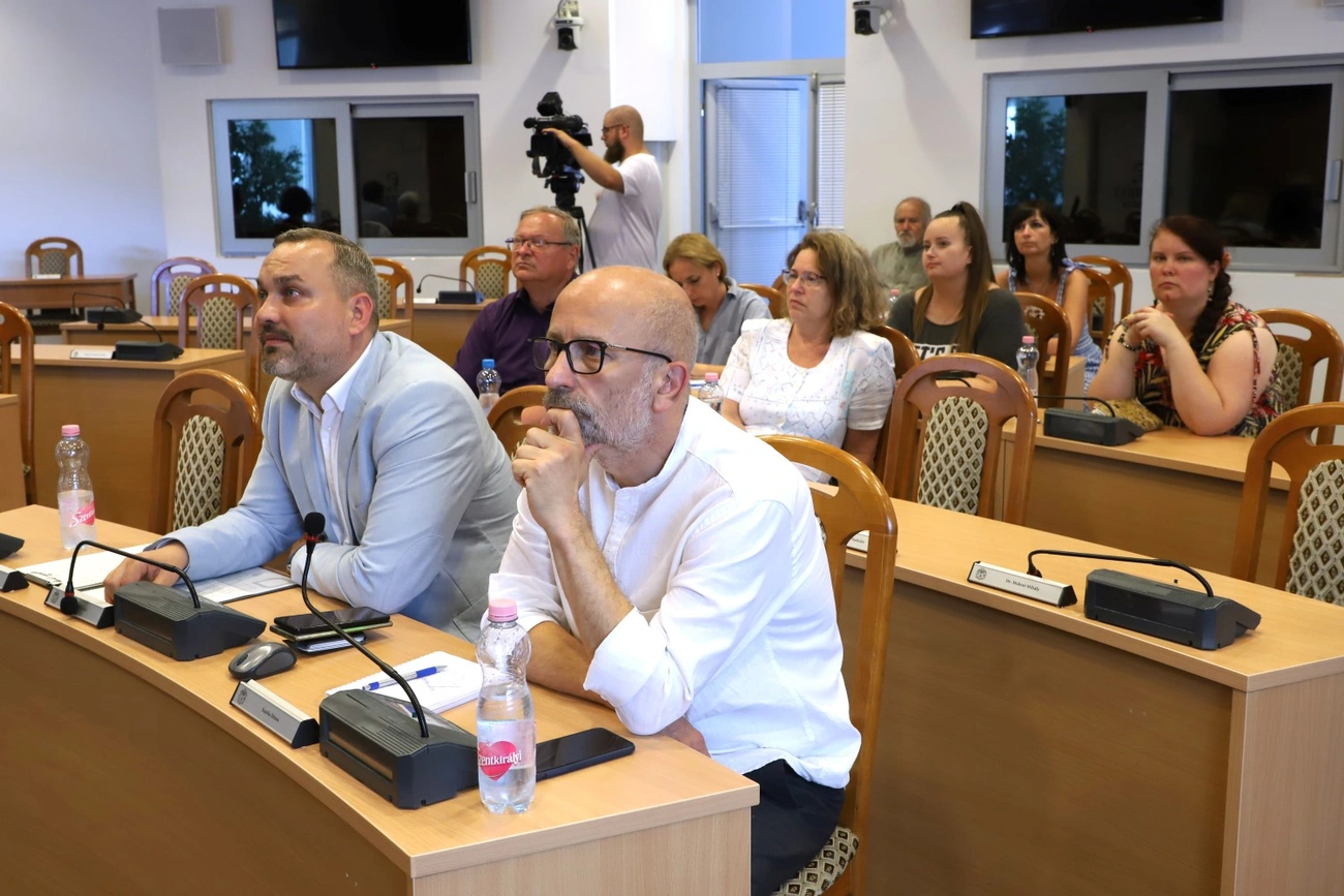 bereczki zoltán iovra éva acélvárosi párhuzamok előadás