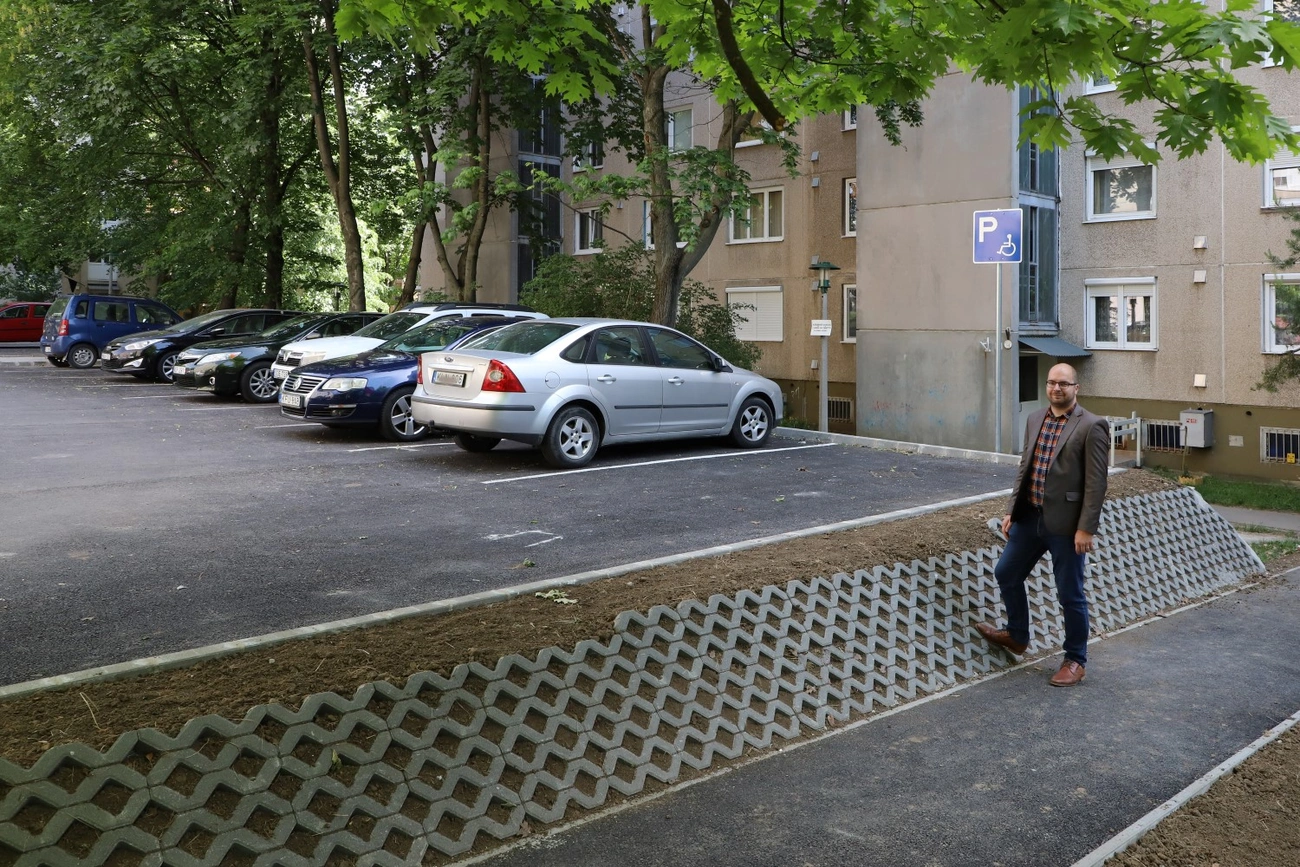 parkoló fa ültetés szarka dénes nyíri utca avas