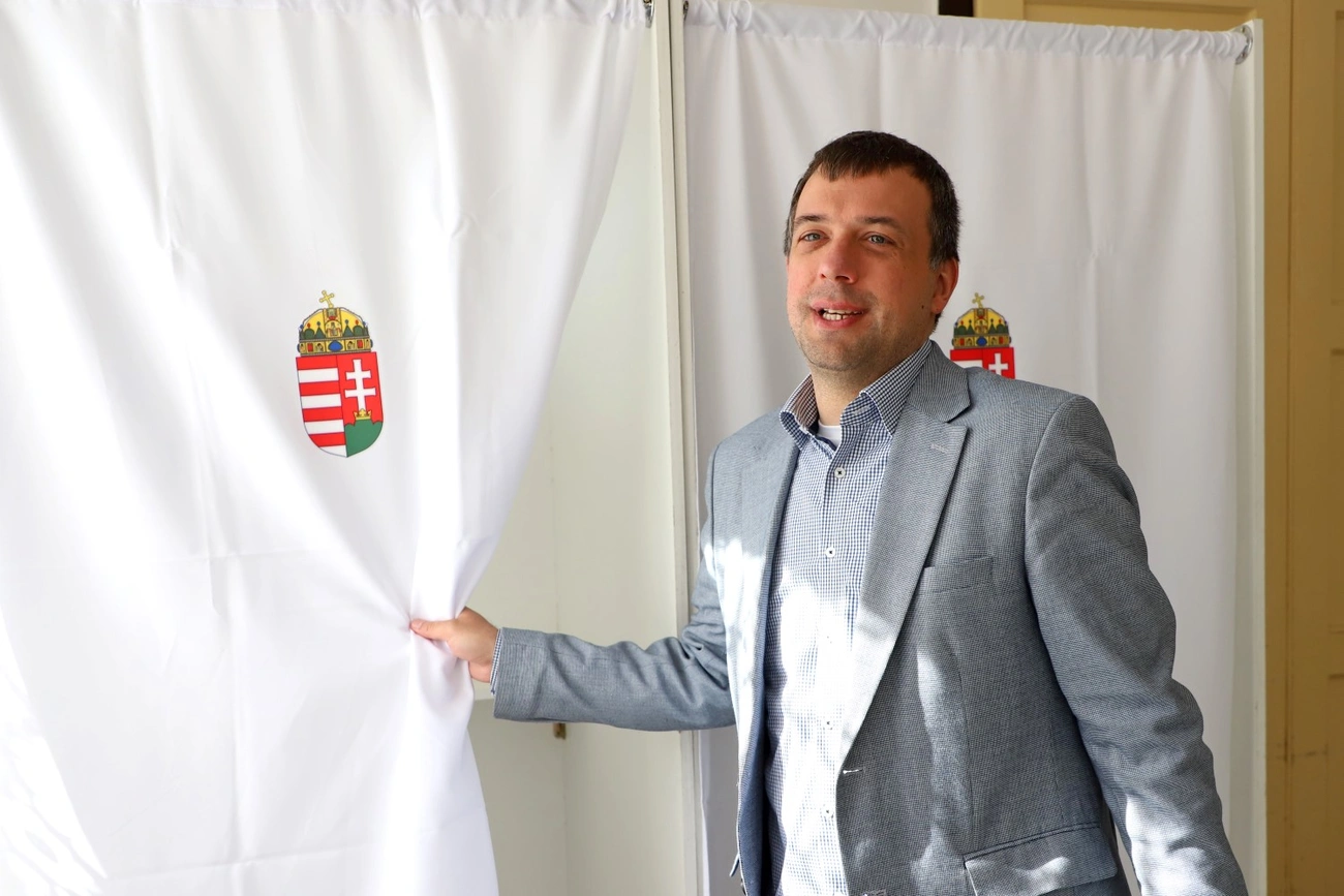 ignácz dávid önkormányzati szavazás szavazőfülkék szerelés