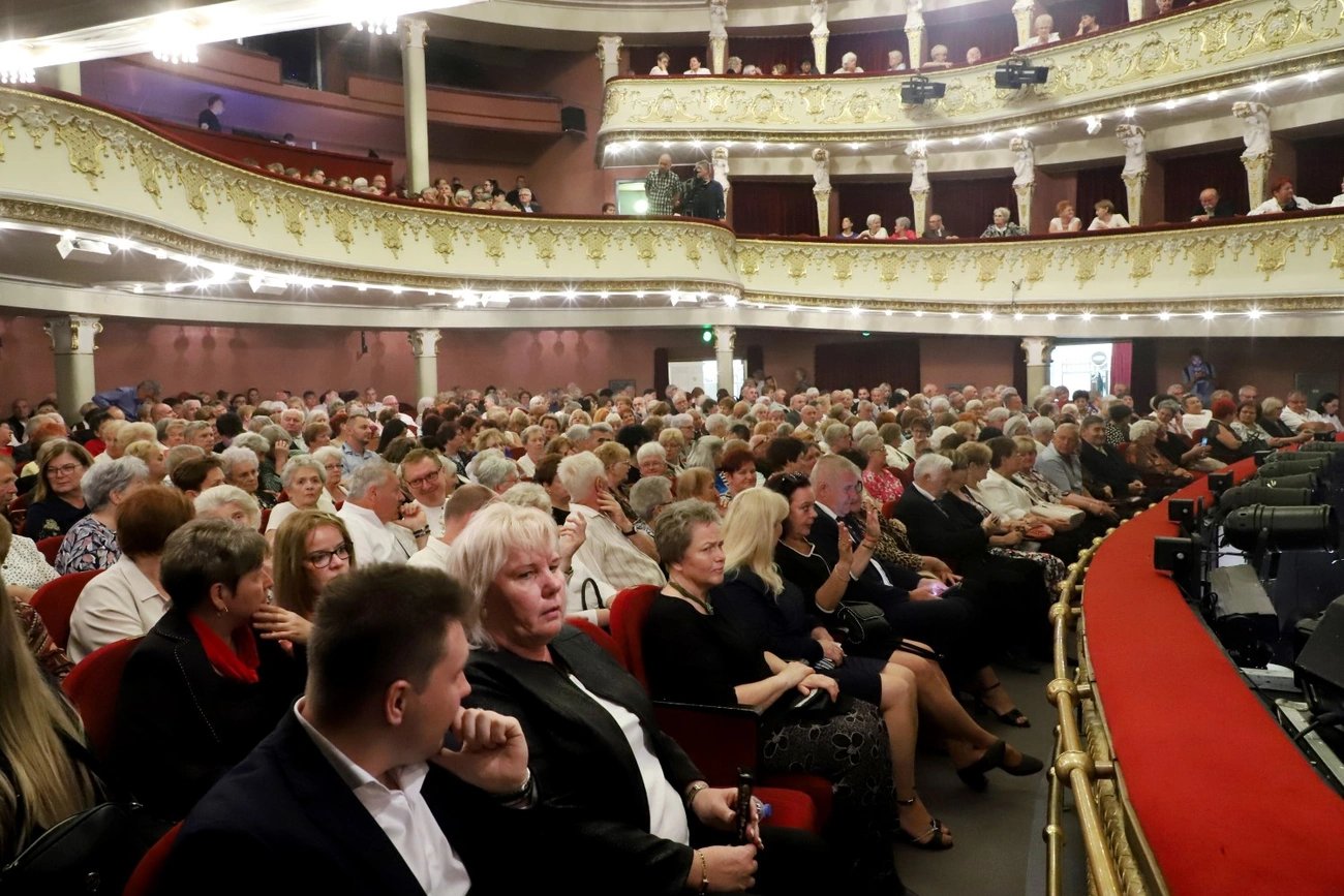 csárdáskirálynő salkaházi 