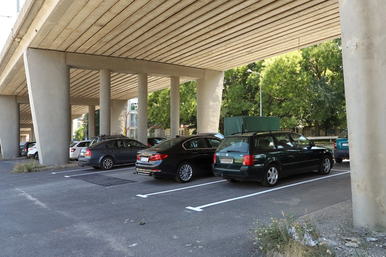 parkoló józsef attila uti feluljaro