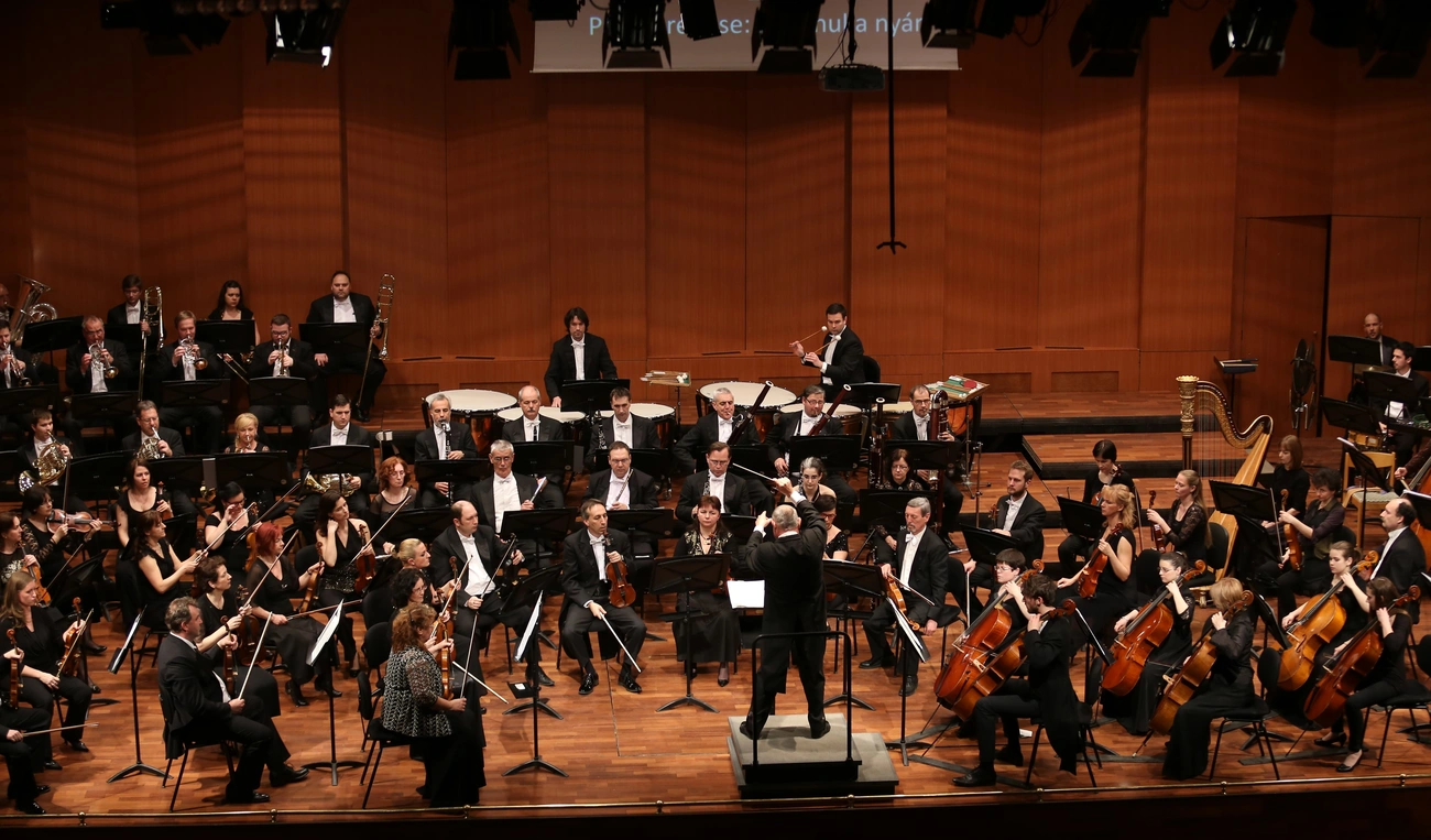 szimfonikusok szimfik zenekar.jpg