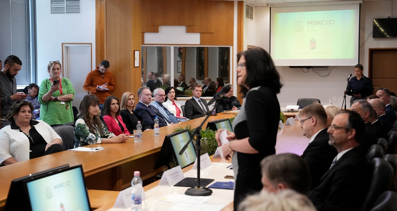 54505083406_459871d415_h.jpg (313.87 KB)