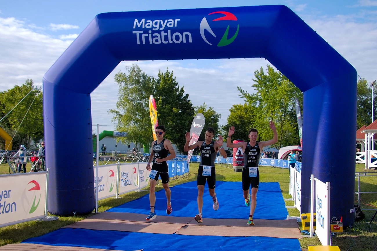 triatlon-klubcsapat-ob-ferfi-abszolut-gyoztes.jpg (1.92 MB)