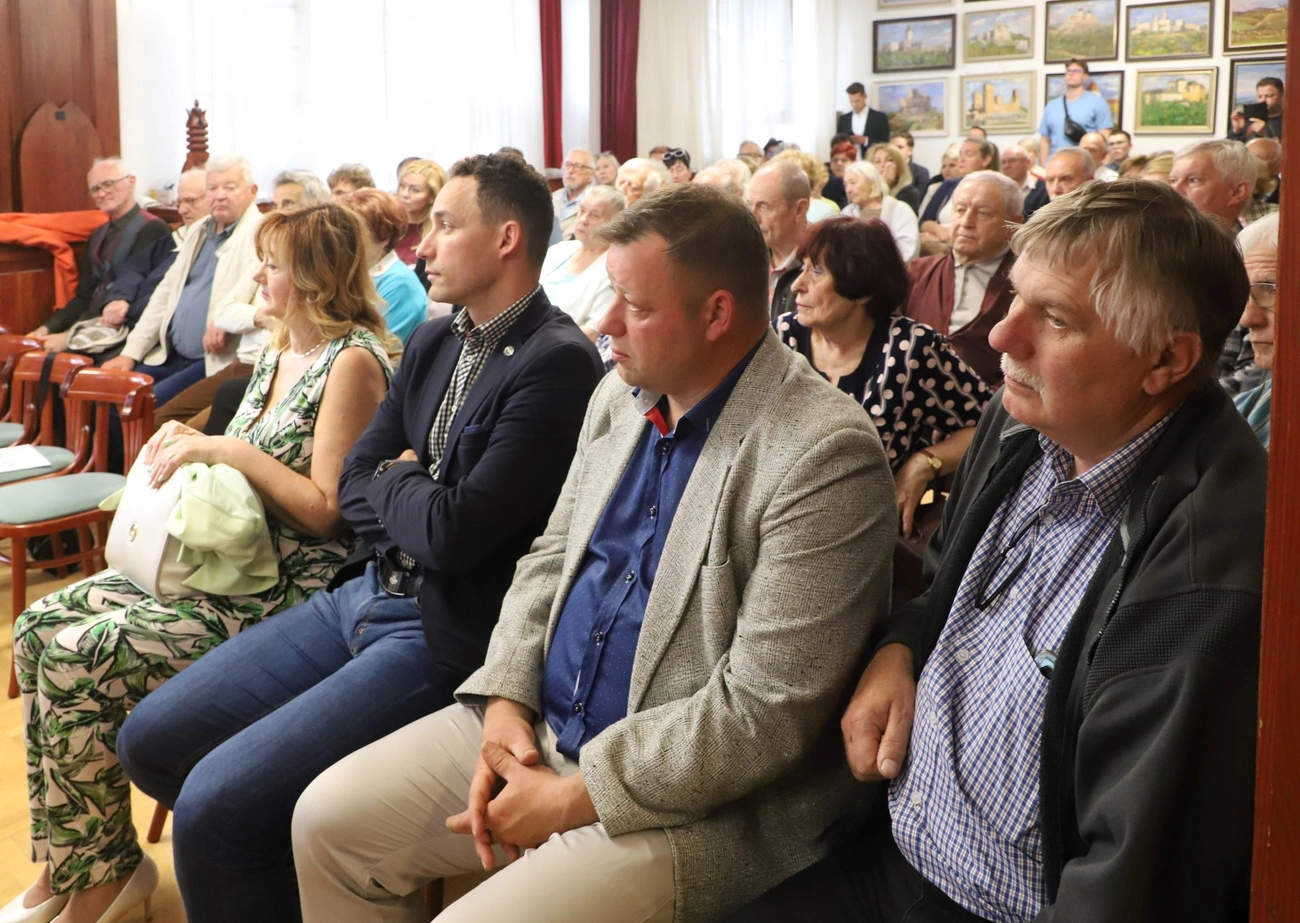 hollosy_czepek_energetikai_forum_250529ml-19.JPG hollosy_czepek_energetikai_forum_250529ml-19.JPG