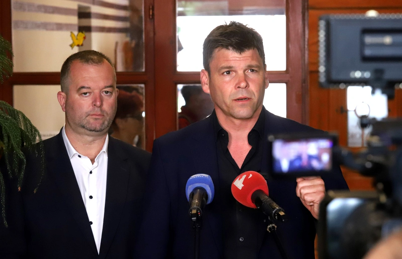 hollosy_czepek_energetikai_forum_250529ml-8.JPG hollosy_czepek_energetikai_forum_250529ml-8.JPG