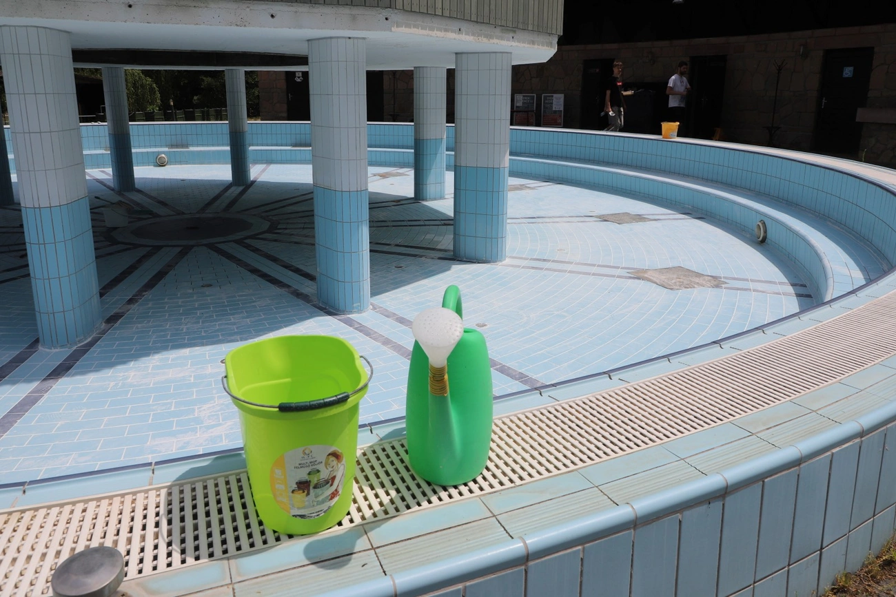 barlangfurdo_felujitas_250602ml-1.JPG (400.03 KB)