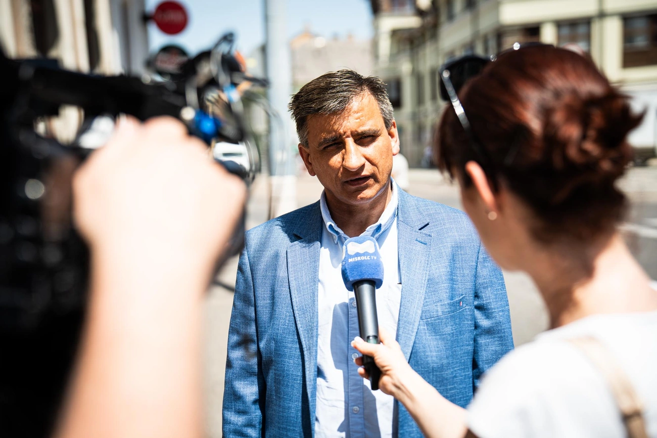 bencze_autosiskola_vezeto_250605_web_hcs.jpg (276.61 KB)