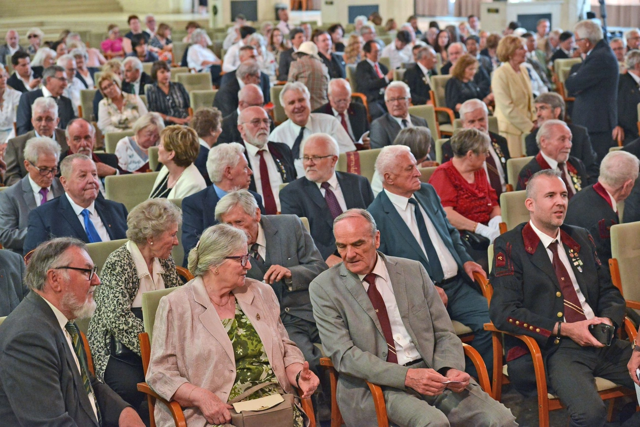 diplomaoszto_jubileumi_diplomak_20250620-ot_03.jpg diplomaoszto_jubileumi_diplomak_20250620-ot_03.jpg